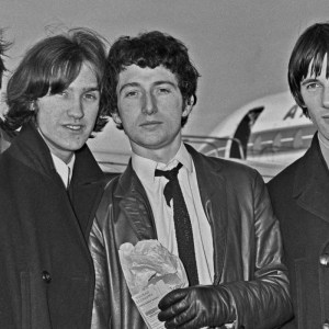 The Surprising Word That Forced The Kinks to Re-Record "Lola" Mid-Tour