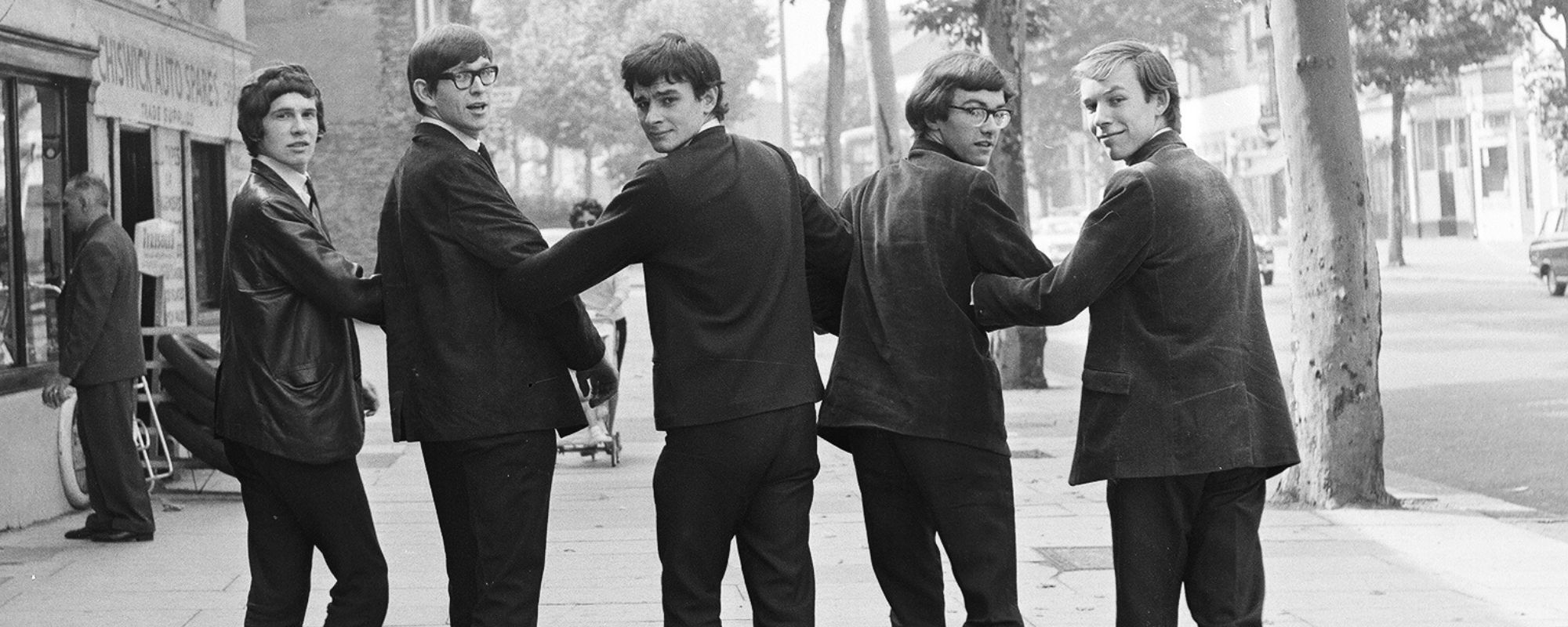 5 New Year’s Eve Affirmation Songs That Aren’t “Auld Lang Syne”