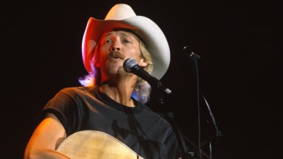 3 Country Hits From the 1990s That Made Line Dancing a Craze