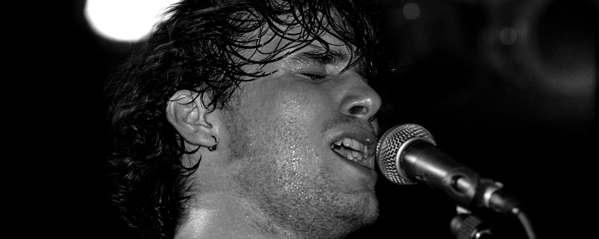 3 أغاني روك كلاسيكية من كلمة واحدة تعود إلى عام 1994 وهي قديمة تمامًا