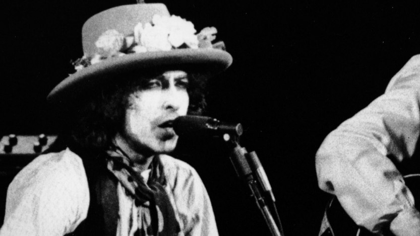 4 Fabulous Covers of Songs from Bob Dylan’s ‘Blood on the Tracks’ in Honor of the Album’s 50th Anniversary