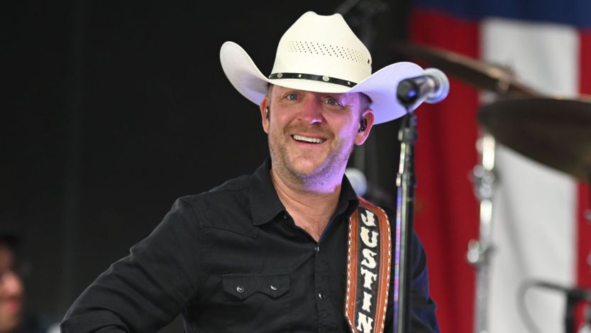 The Massive Country Star Justin Moore Still Thinks Is “Overlooked”