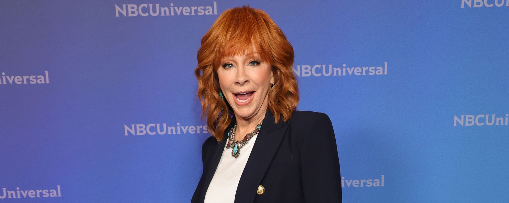 Reba McEntire Sitcom ‘Happy’s Place’ Cleverly References Her Role on ‘The Voice'