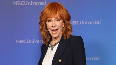 Reba McEntire Sitcom ‘Happy’s Place’ Cleverly References Her Role on ‘The Voice'
