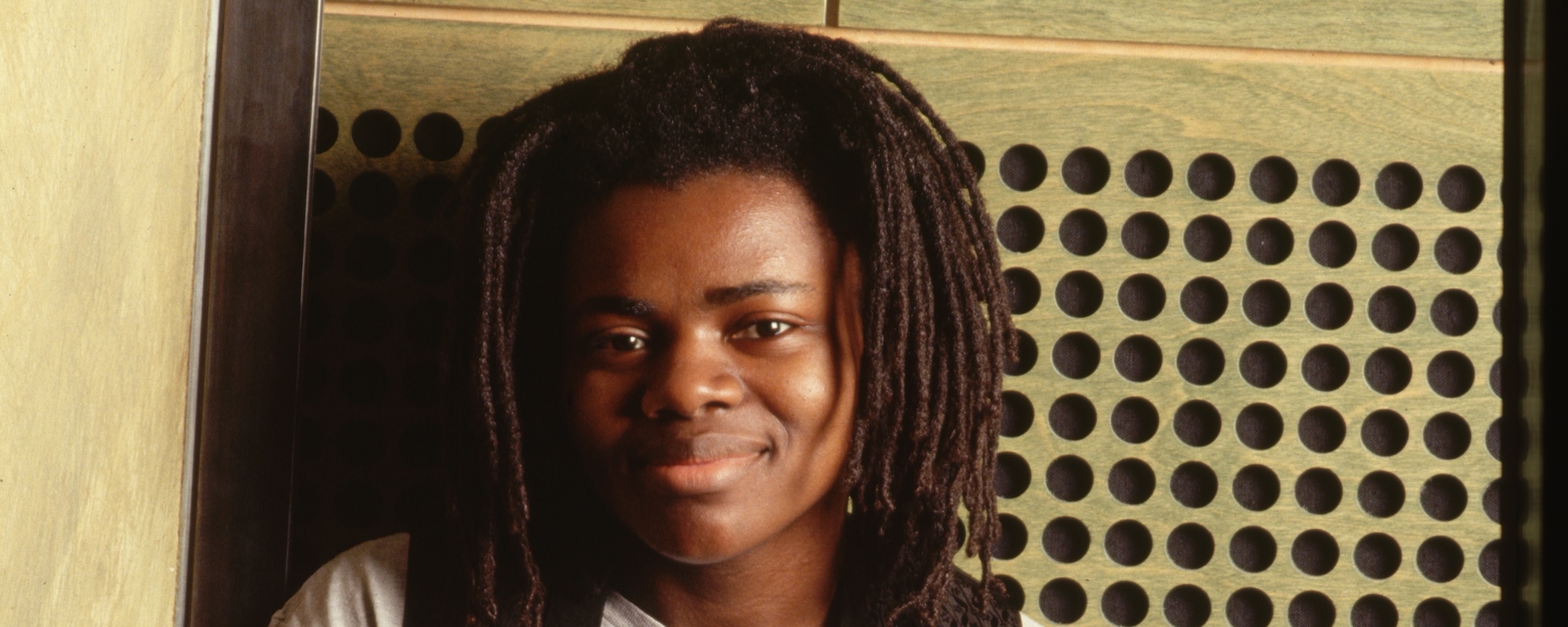 On This Day in 1988, Tracy Chapman Released Her Debut Album and Changed the World of Contemporary Folk Forever