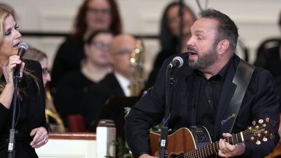 Watch Garth Brooks and Trisha Yearwood Honor Jimmy Carter With Acoustic Performance of John Lennon’s “Imagine”