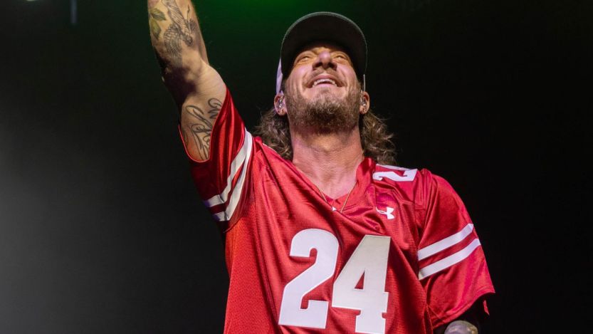 Watch Tyler Hubbard Give a "PSYCHO" Performance in "Full Circle Moment" at the Ryman Auditorium