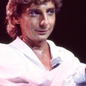 Barry Manilow performing