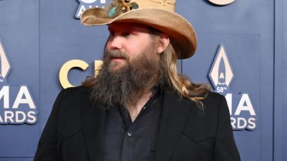 Chris Stapleton looking to the side