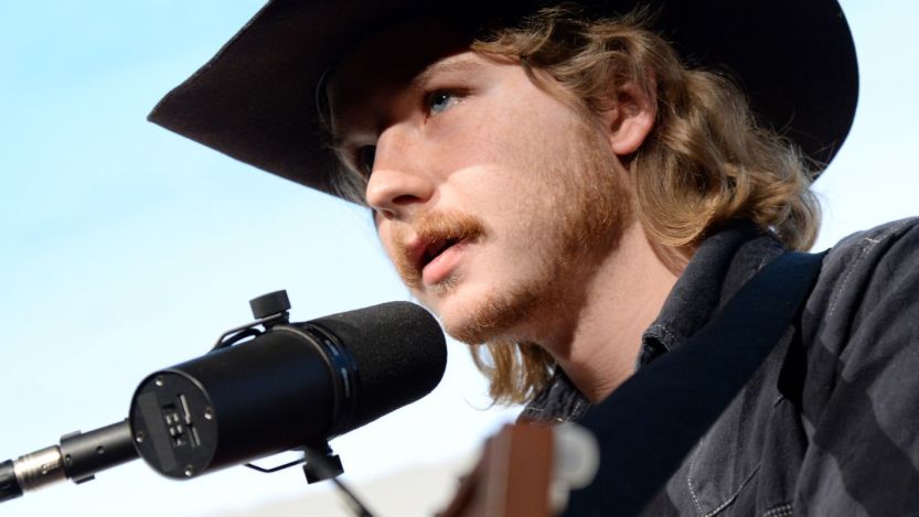 Colter Wall performing