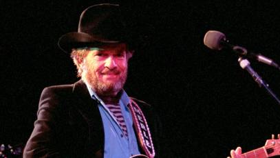 “Are You Ready for Your Song, Mama?”: Merle Haggard Singing This Country Classic to His Mom Hits Like a Hammer to the Heart