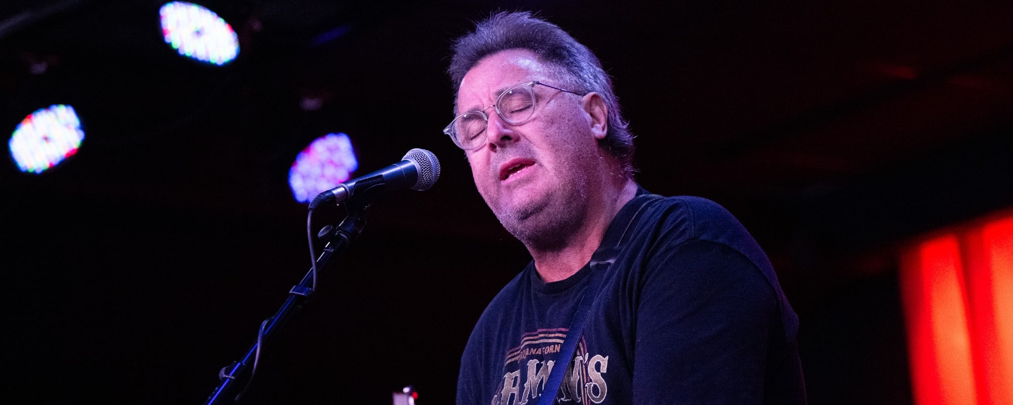 Watch Vince Gill Lead a Group of Young Songwriters in an Impromptu Gospel Jam Session