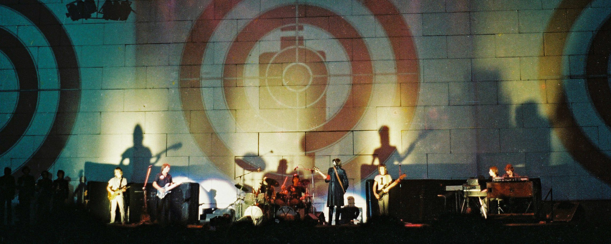 تذكر متى: تغلبت فرقة Pink Floyd على كراهيتها للأغاني الفردية ووصلت إلى المرتبة الأولى في قوائم البوب في عام 1979.