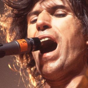 3 Riffs From the ‘60s That Made Us All Want To Pick up a Guitar