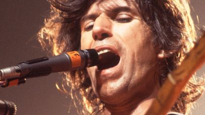 3 Riffs From the ‘60s That Made Us All Want To Pick up a Guitar