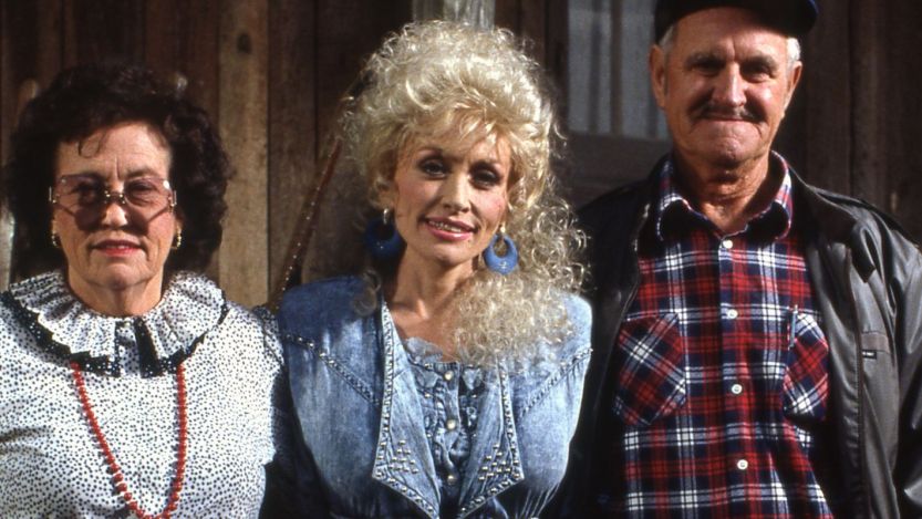 Dolly Parton posing with her parents