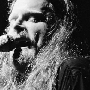 Warren Haynes performing