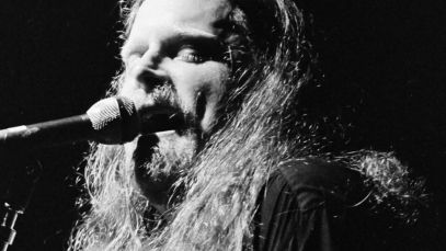 Warren Haynes performing