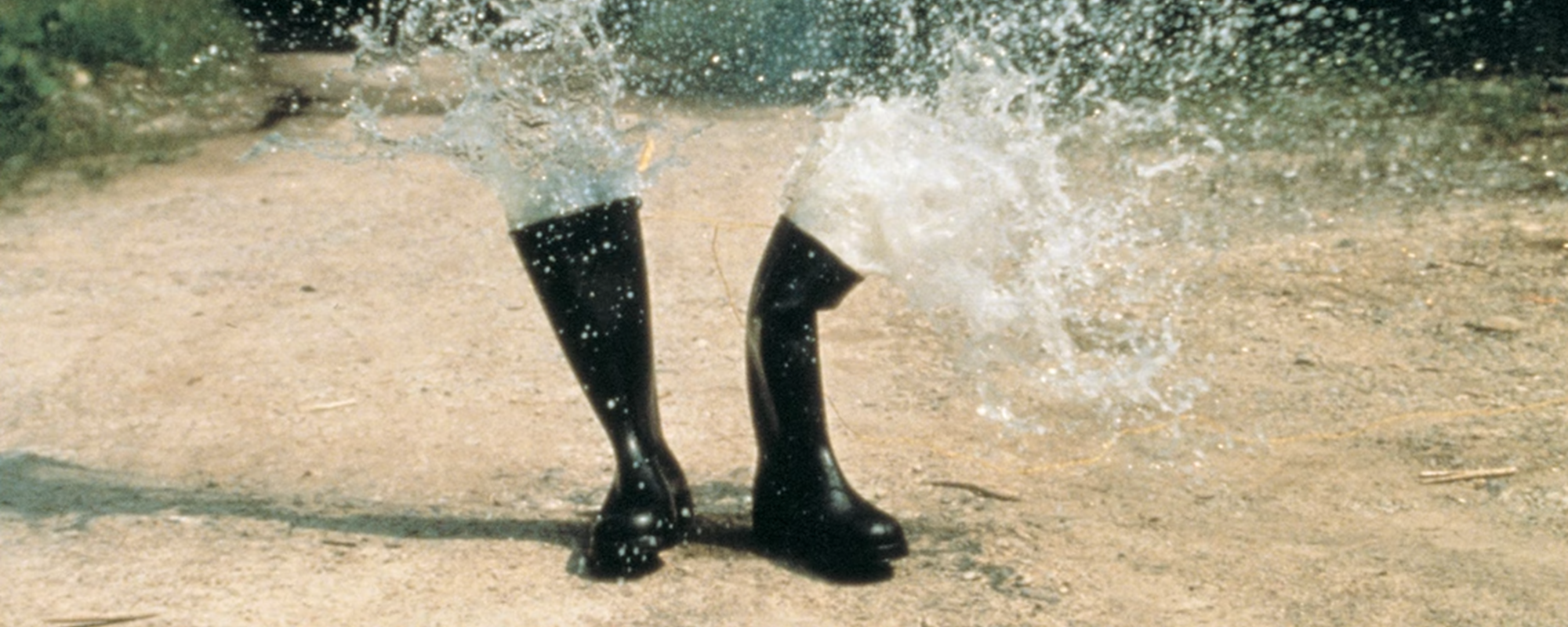 4 of the Coolest Album Covers of the 1990s