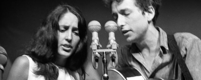 Joan Baez and Bob Dylan performing