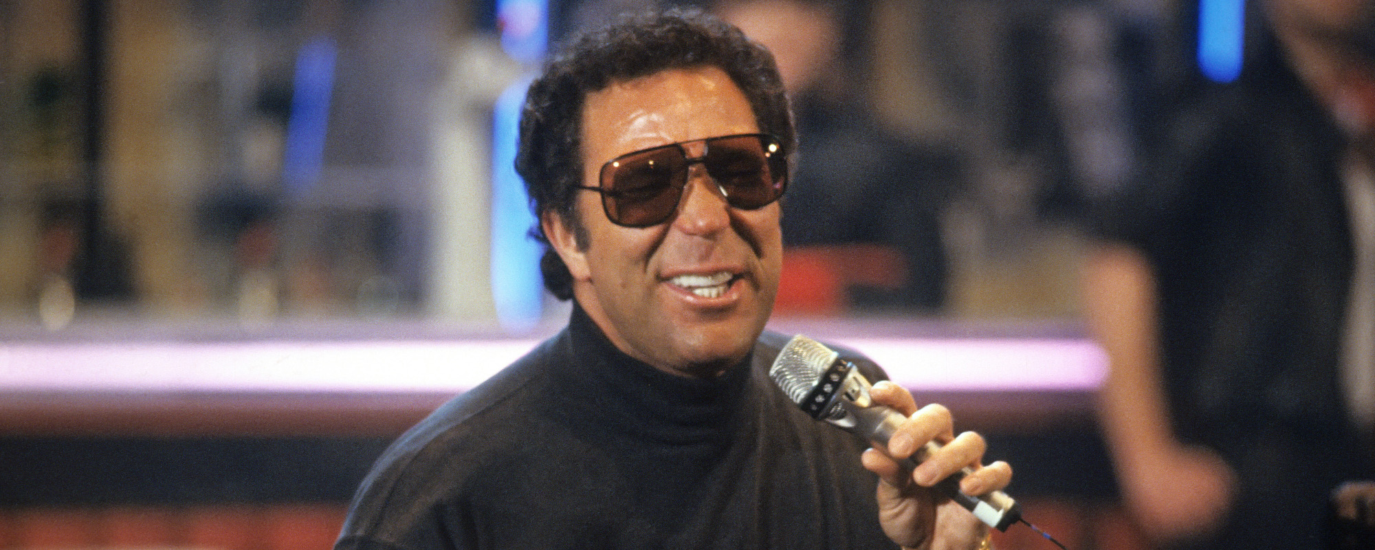 What Was the Last U.S. Top-40 Hit by Tom Jones?