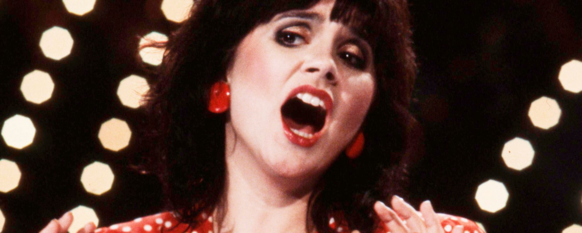 Linda Ronstadt performing