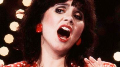 Linda Ronstadt performing