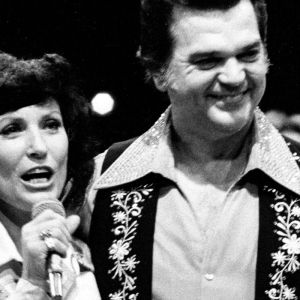 Country artists Loretta Lynn and Conway Twitty