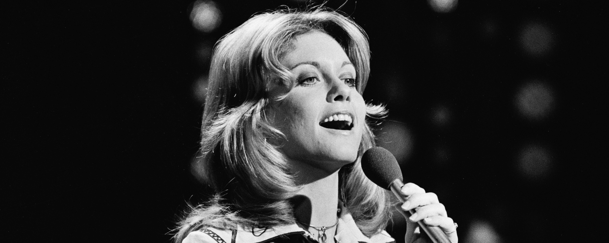 A Look Back at Olivia Newton-John’s 5 US No. 1 Singles