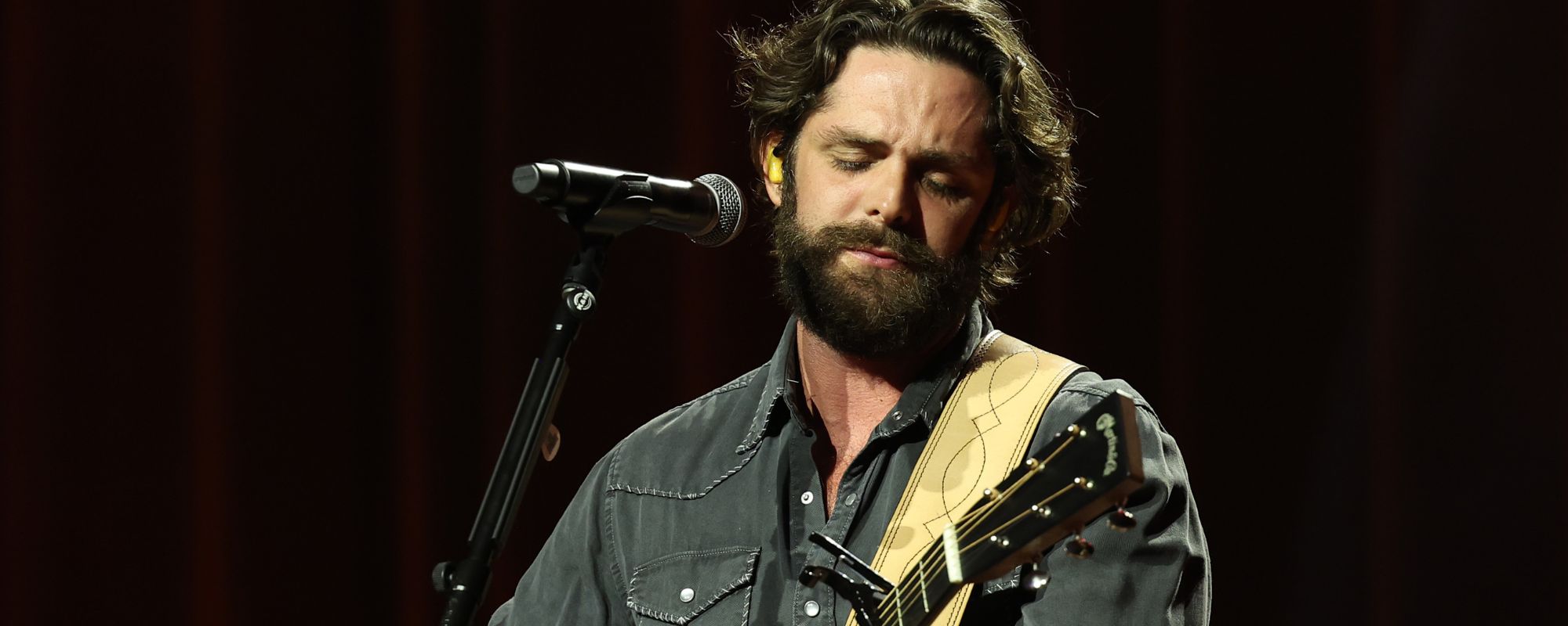 Thomas Rhett performing