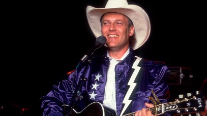 Ricky Van Shelton At The Holiday Star Theater