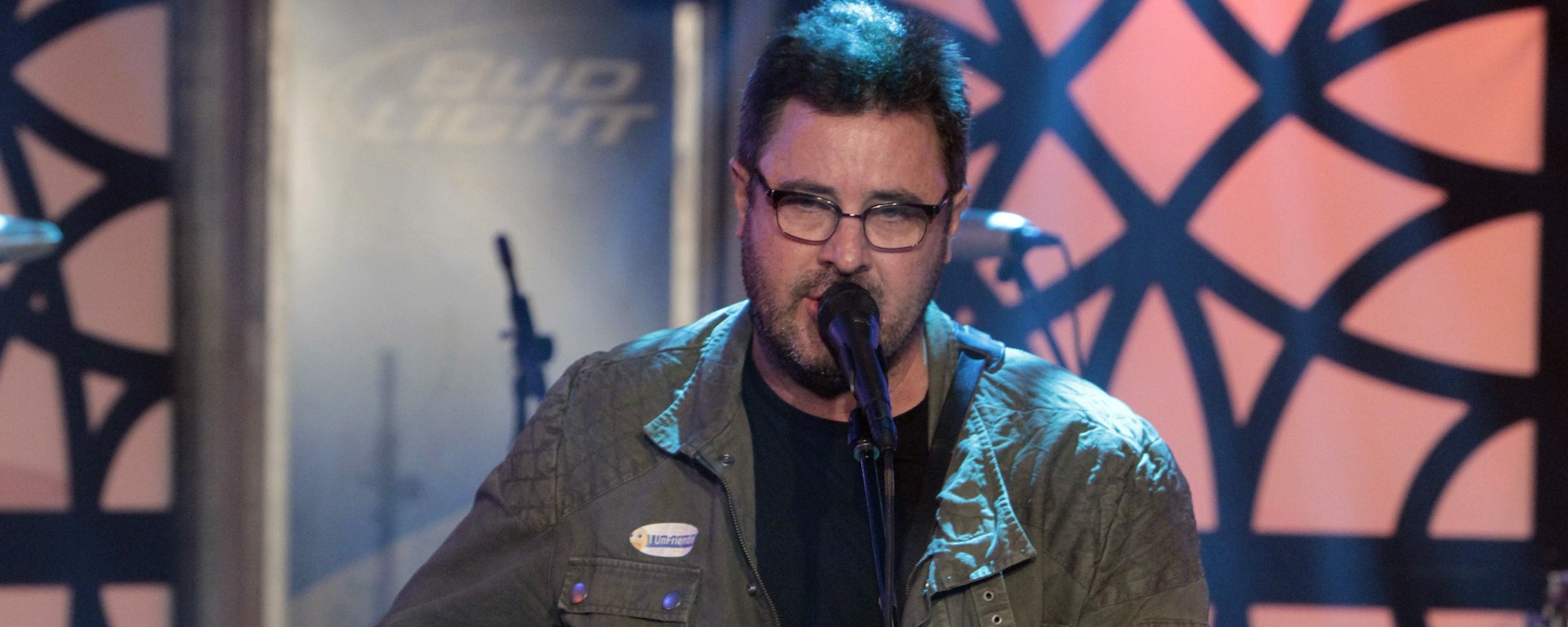 4-albums-that-show-why-vince-gill-is-a-guitar-legend-american-songwriter