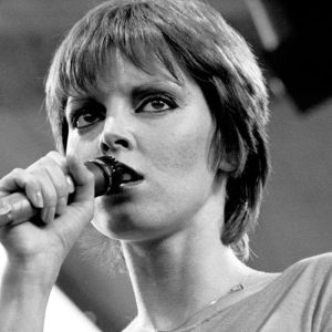 Pat Benatar performing