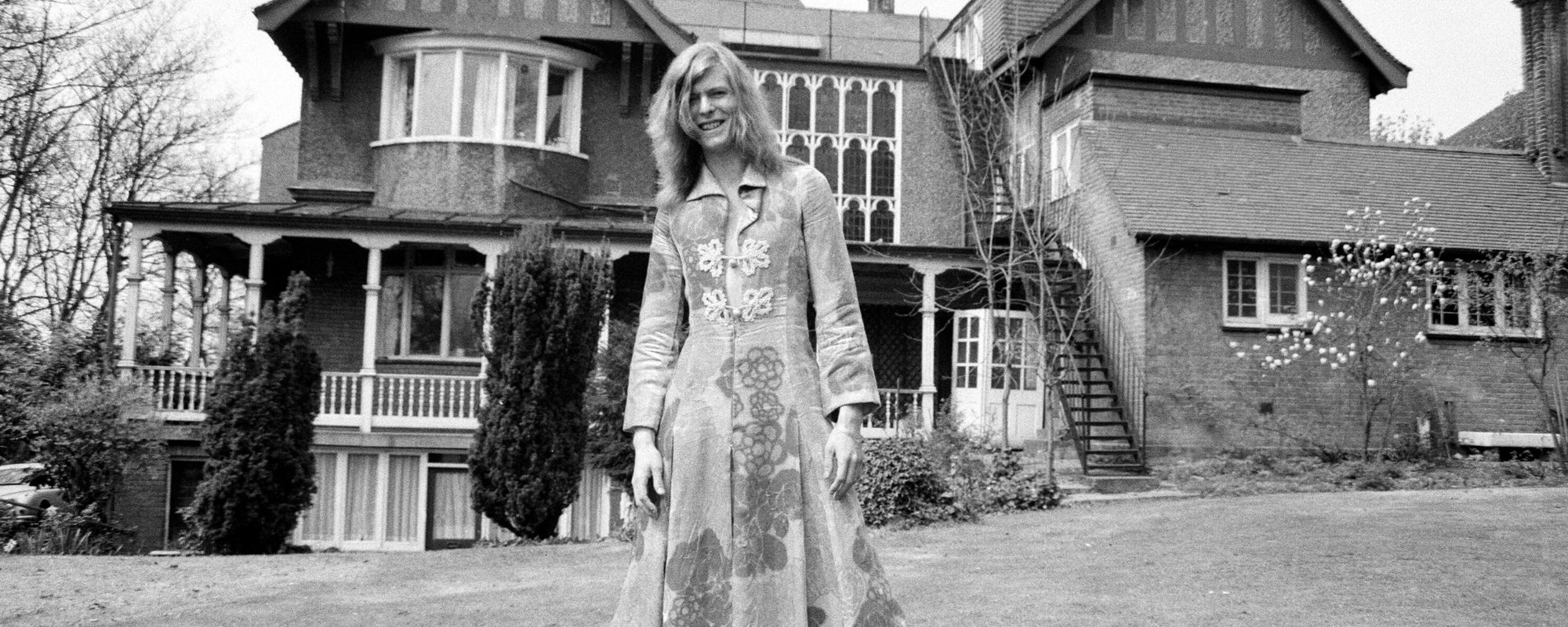 The Meaning Behind AC/DC's Bon Scott Tribute “Hells Bells” - American ...