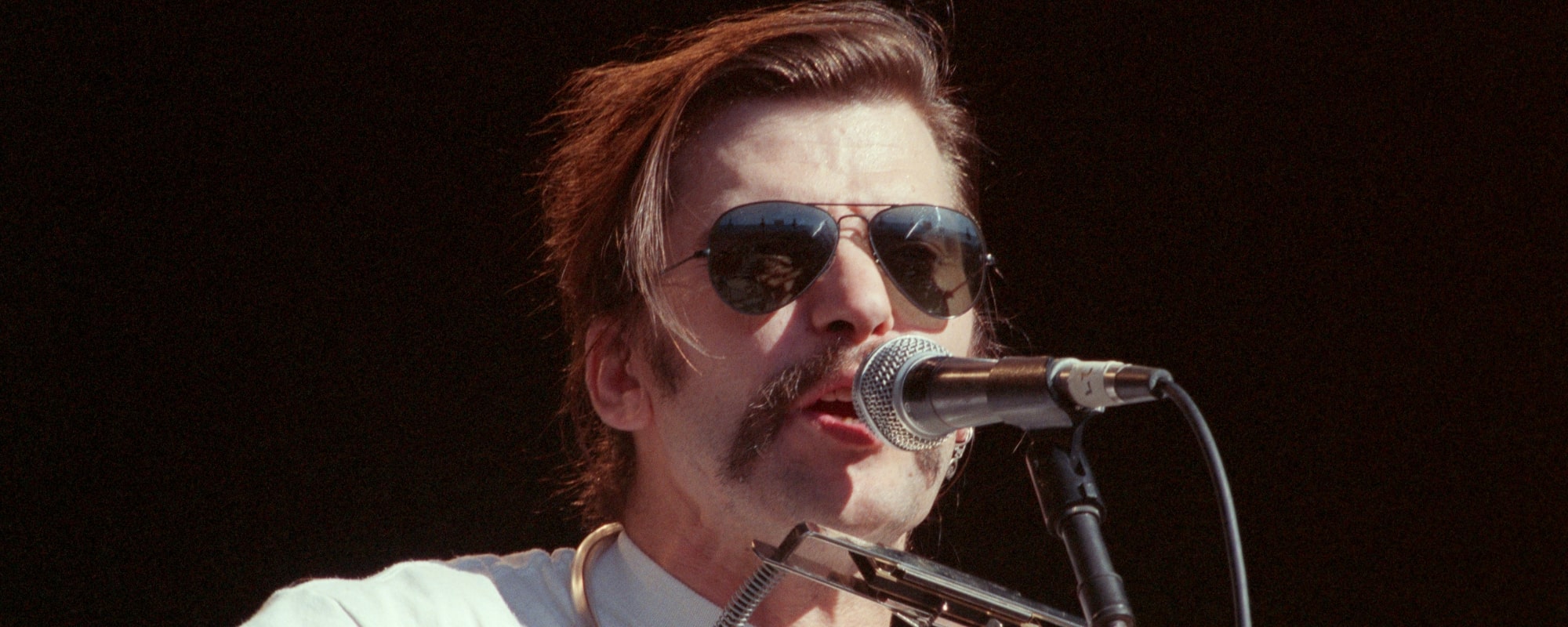 On This Day in 1986, Steve Earle Released His No. 1 Debut Album ‘Guitar Town’