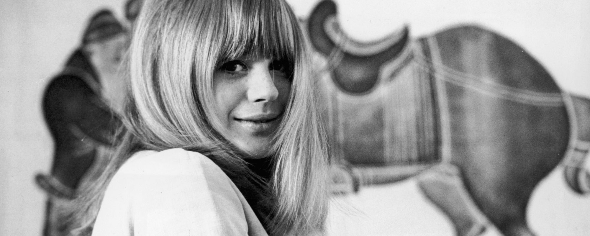 The Rockstar Marianne Faithfull Called an “Outlaw Gentleman” With “Catholic Taste”