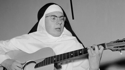 The Singing Nun performing