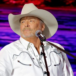 3 ’90s Country Anthems That Still Belong at Every Tailgate