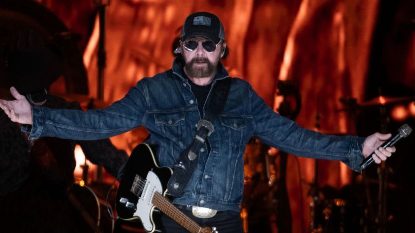 Ronnie Dunn Sparks Concern When He Leaves the Stage Mid-Song During Brooks & Dunn Show
