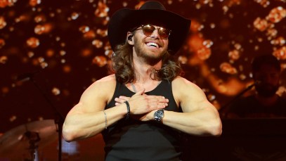 Country Legend Aaron Watson Obliterates Warren Zeiders for Onstage Outburst: "You Brought a Machete to a Spoon Fight"