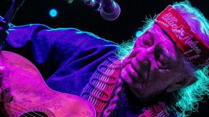 Watch Willie Nelson Get a Standing Ovation From Georgia Crowd for “Georgia on My Mind”