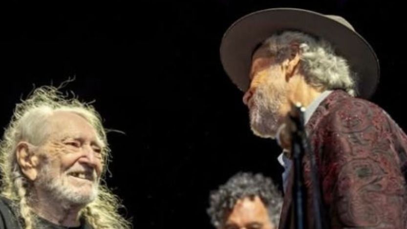 Willie Nelson, Robert Earl Keen Link Up at Texas Show for “Rare Hill Country Moment”