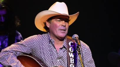 4 Hit Country Songs From the 1990s That Disappeared Without a Trace