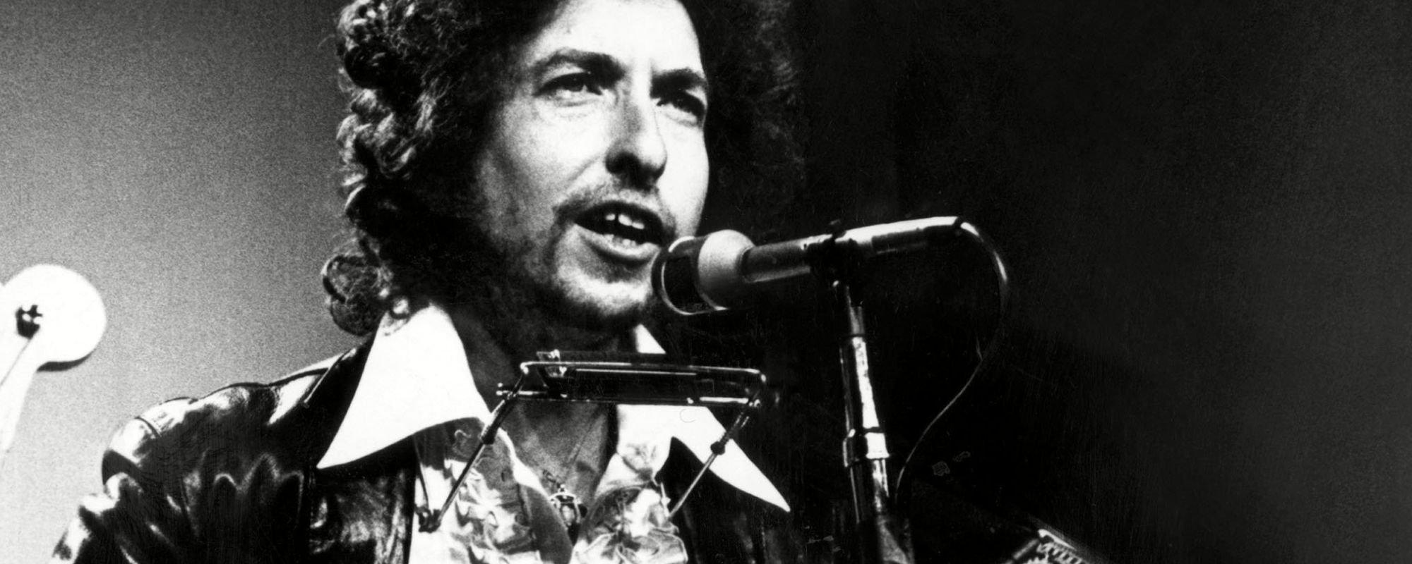 هل تتذكر عندما أعاد بوب ديلان التفكير في اللحظة الأخيرة عام 1974 وقام بتغيير أحد ألبوماته الأكثر شهرة؟