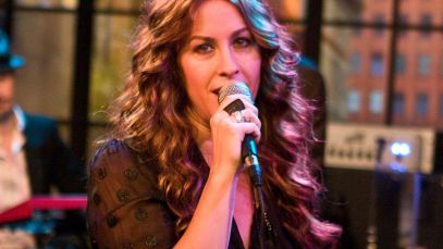 Alanis Morissette performing