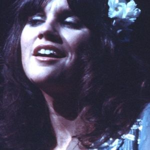 Linda Ronstadt performing