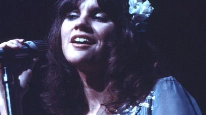 Linda Ronstadt performing