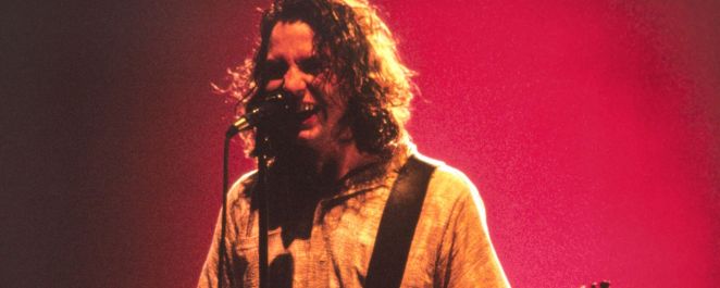 Eddie Vedder performing in 1993, one year after performing in Lollapalooza with Chris Cornell