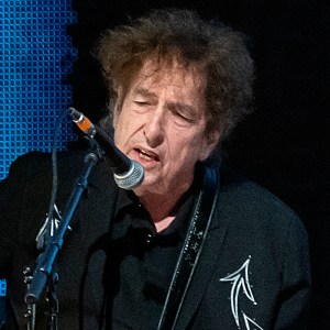 Watch Bob Dylan Cover the Pogues During Willie Nelson's Outlaw Tour