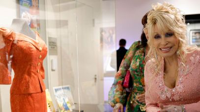 Dolly Parton Hopes To Cash in on Rain Check for Tea Invitation With Kate Middleton